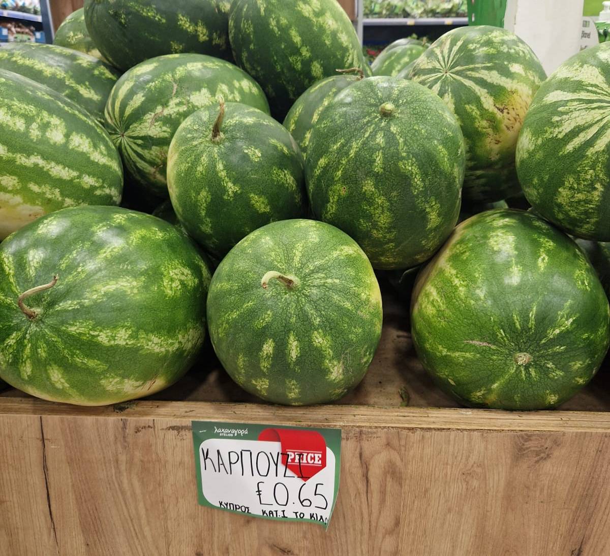 Wassermelonen im zyprischen Supermarkt, Preisschild 0,65 Euro pro Kilo